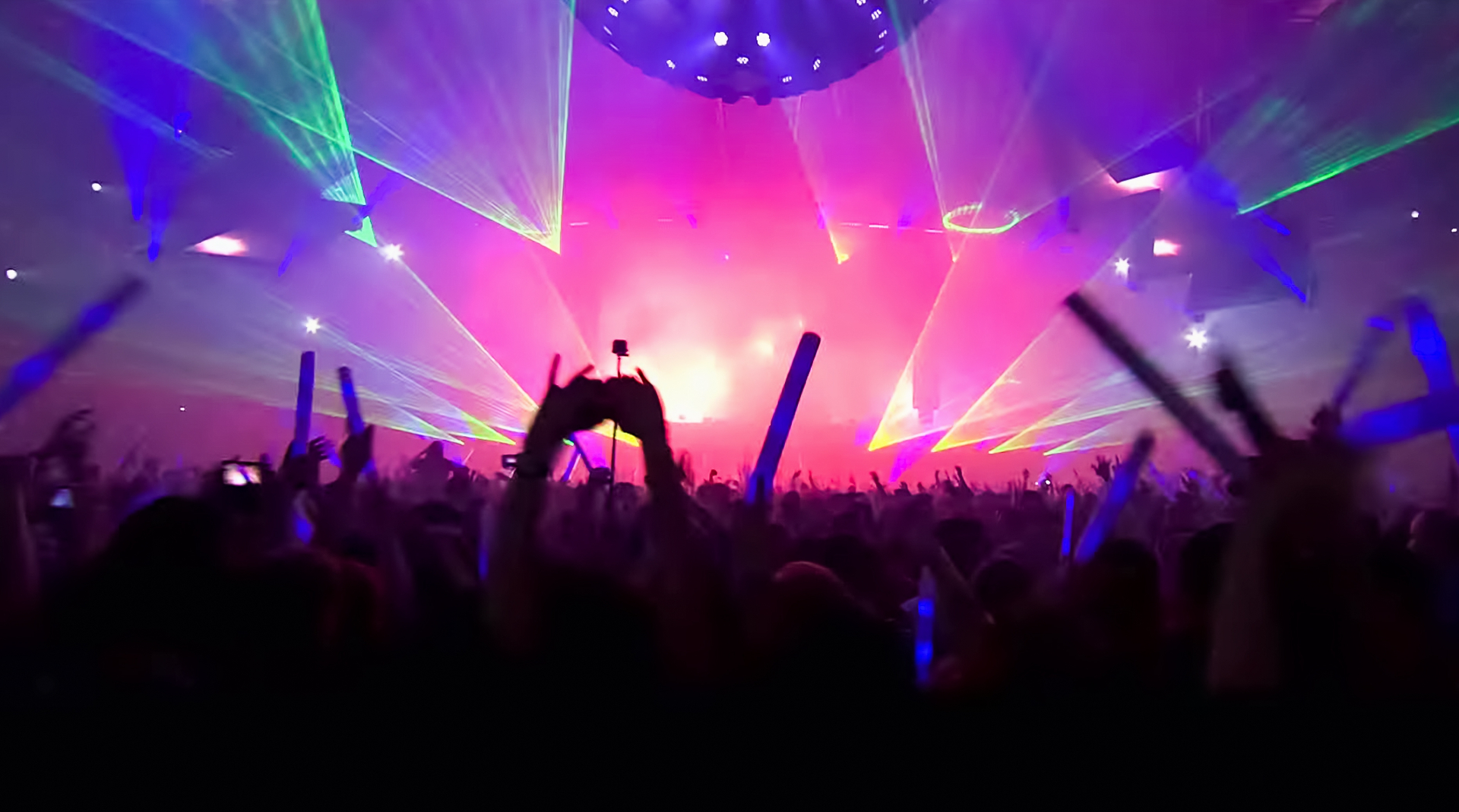 Itz Mr Price live — laser show